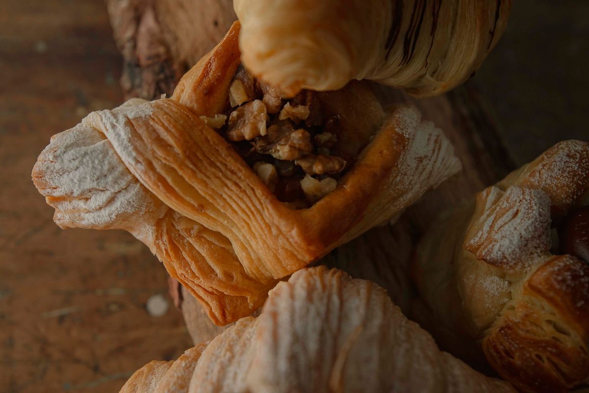 Schließen-up of fresh pastries and Danishes