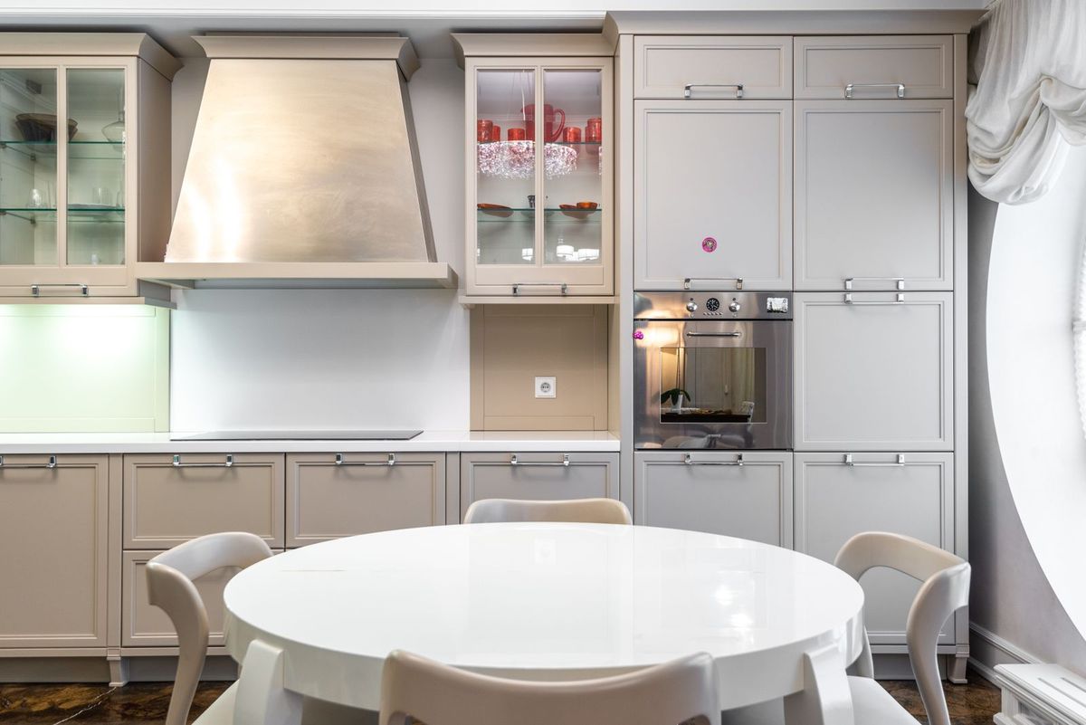 A beautifully finished, elegant kitchen