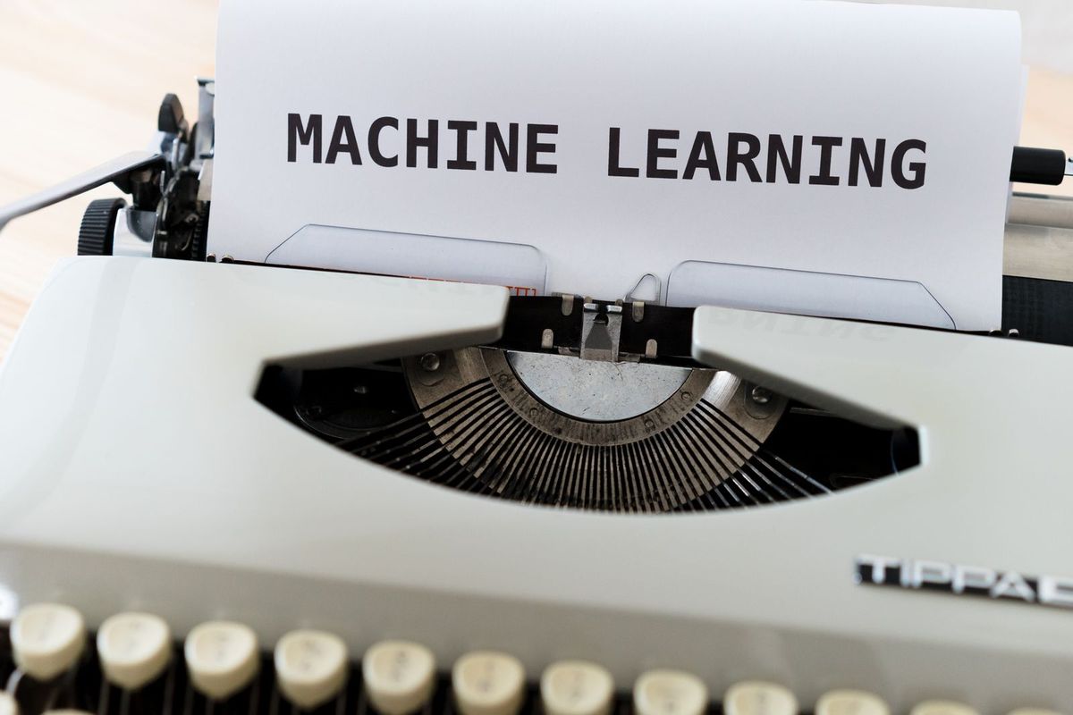 A typewriter with a page reading machine learning