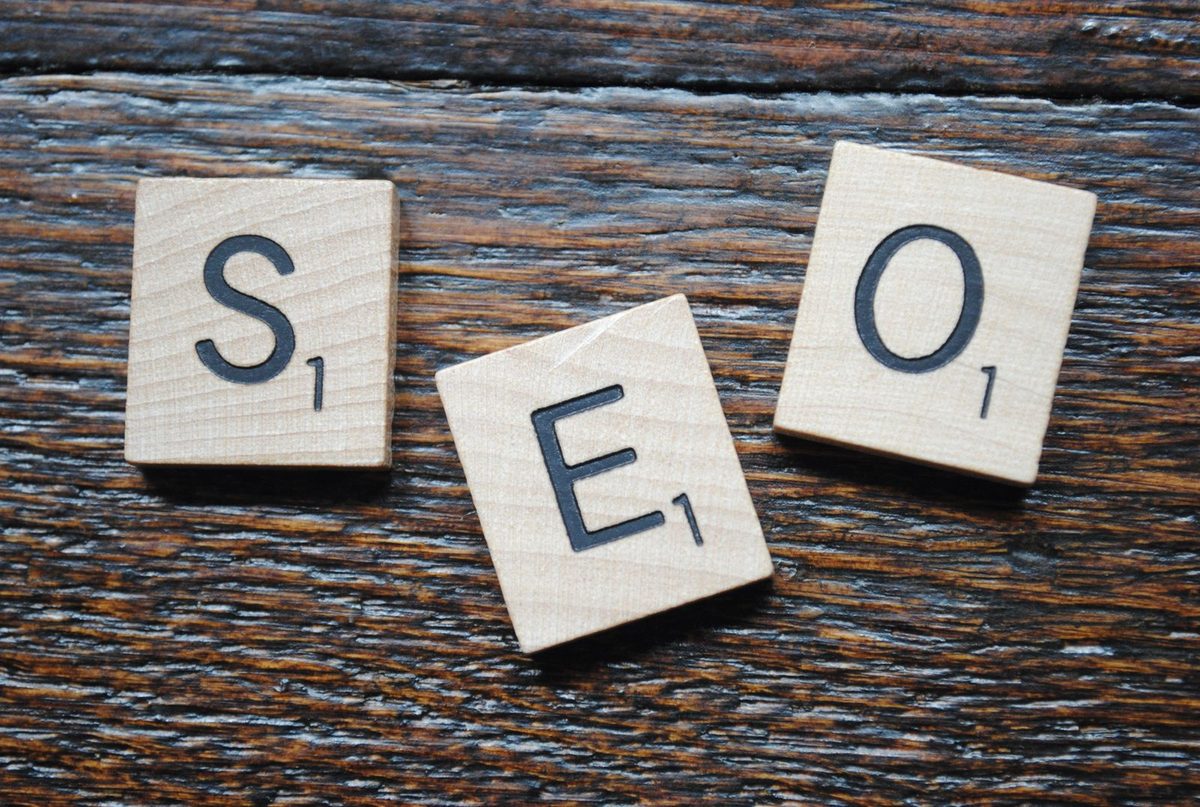 The word SEO spelled out in letter tiles on a wooden table